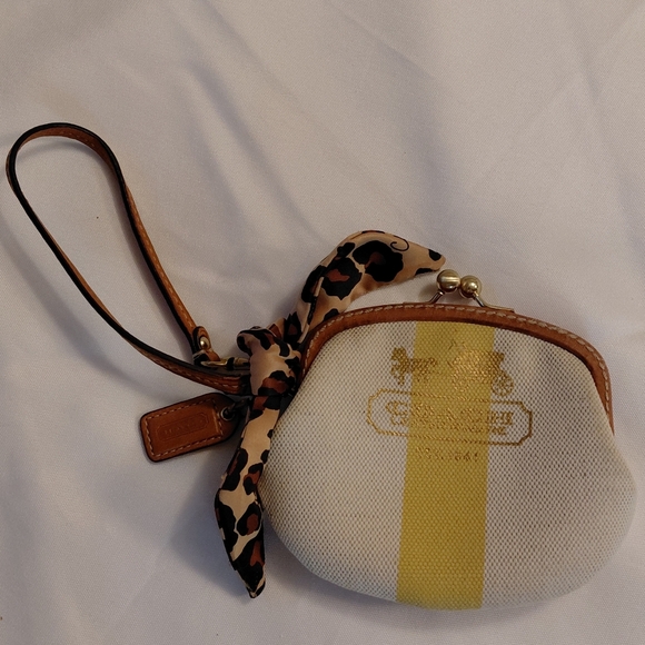 Coach Kisslock 💋 - Picture 13 of 14